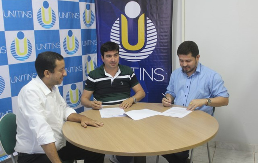 Prefeitura firma compromisso com a Unitins