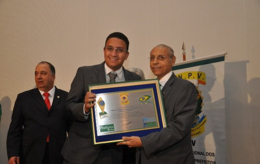 Prefeito recebe prêmio