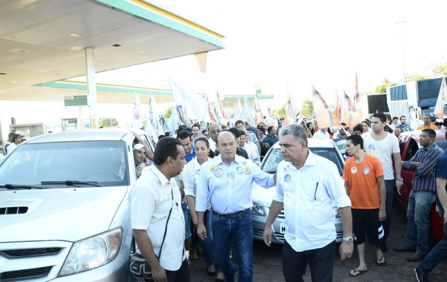 Sandoval Cardoso caminha na avenida Tocantins