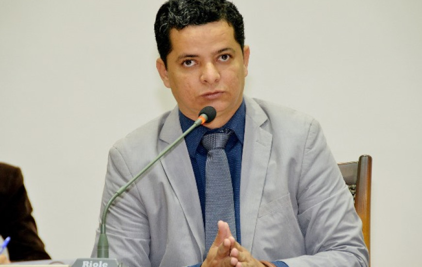 Jorge Frederico é acompanhado pelos demais deputados em pedido de explicação