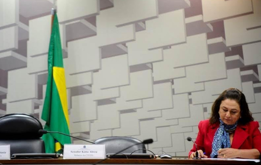 Senadora é relatora da comissão