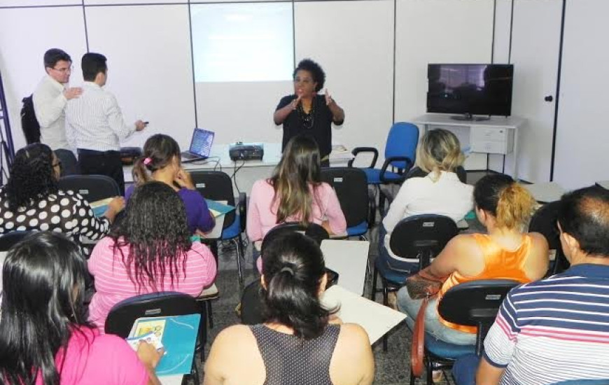 Curso acontece no auditório do Procon