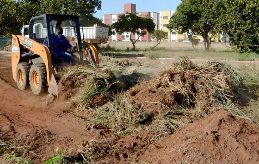 Prefeitura intensifica ações limpeza em Palmas