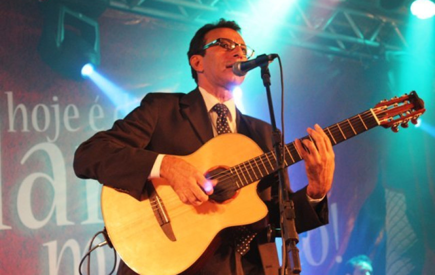 Cantor Toninho Borges