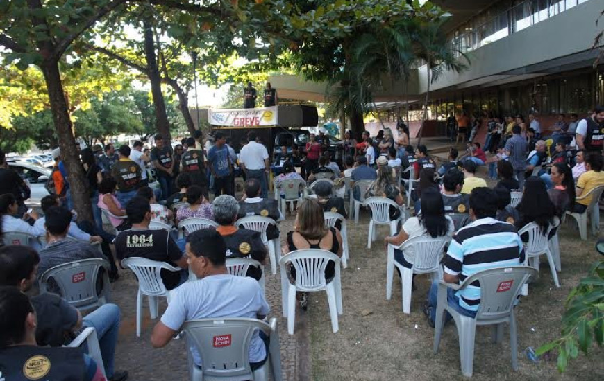 Servidores votaram em assembleias