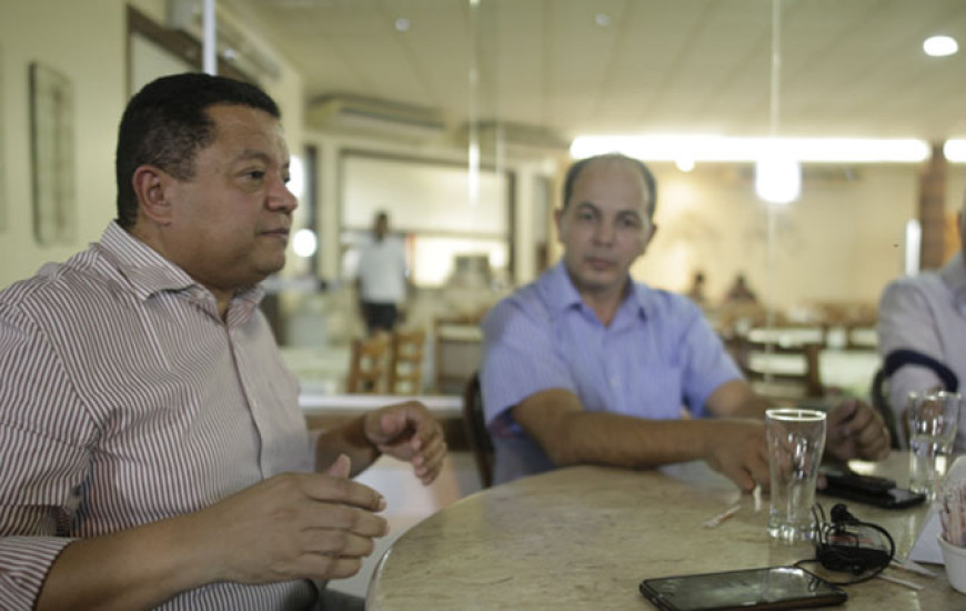 Márlon Reis se reúne com servidores