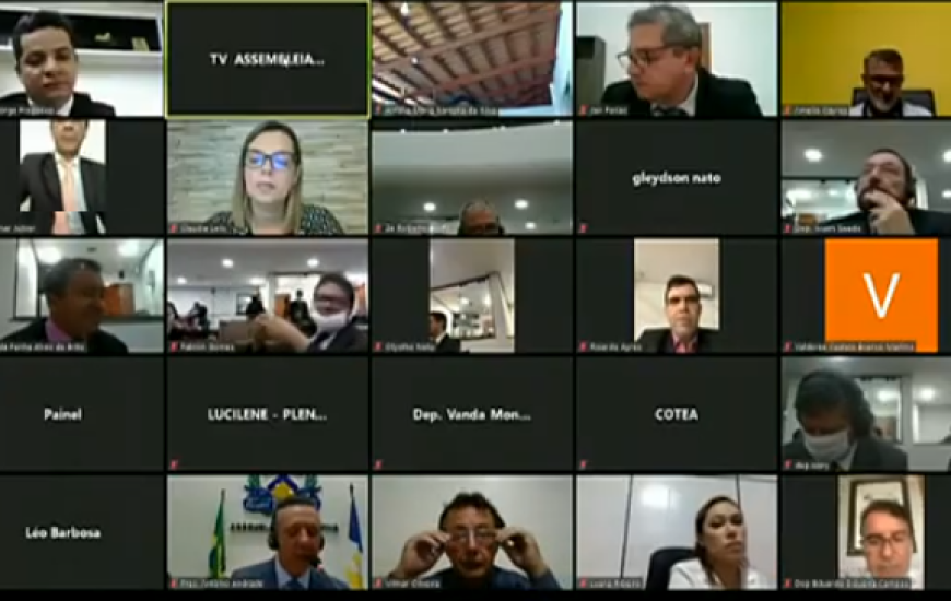 Deputados durante Sessão Extraordinária realizada nesta segunda-feira, 6.