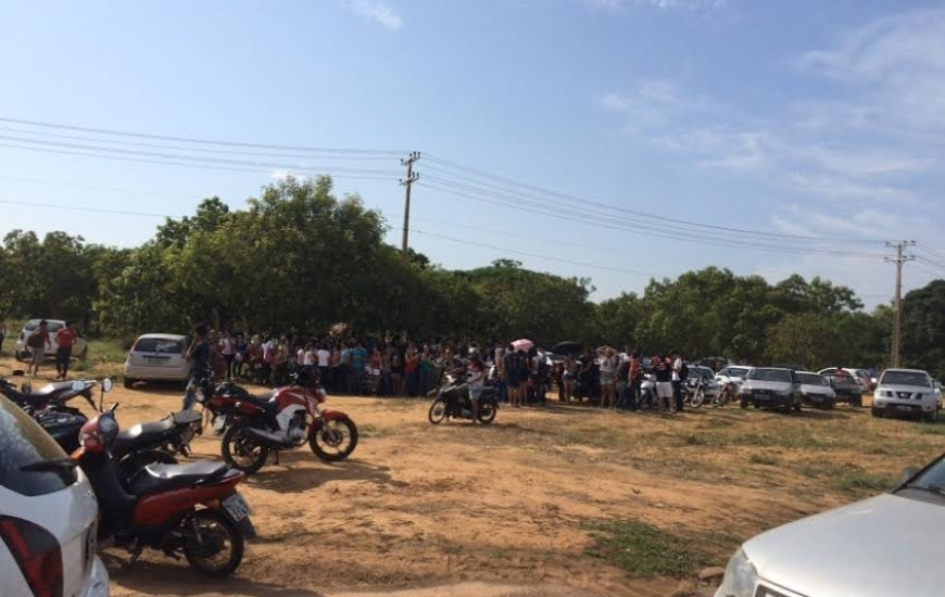 Estudantes bloqueiam entrada da UFT