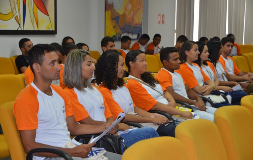 Alunos de cursos do Senac acompanham sessão