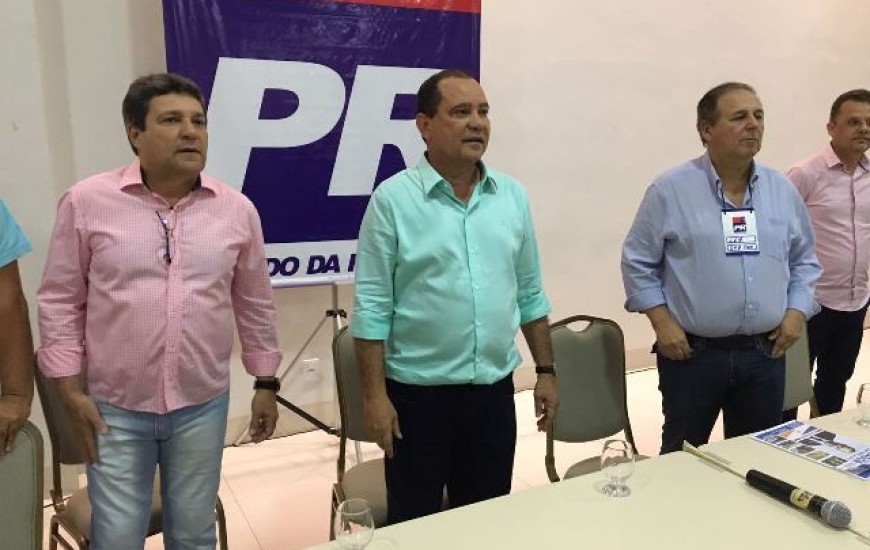 Autoridades políticas prestaram apoio ao senador Vicentinho durante evento