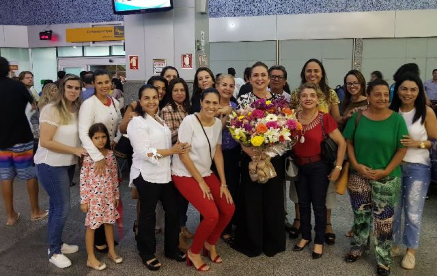 Senadora é recebida por amigas na Capital