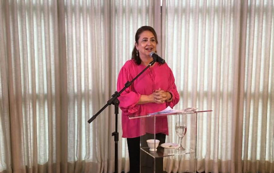 Candidata apresenta projetos a empresários no Café & Política