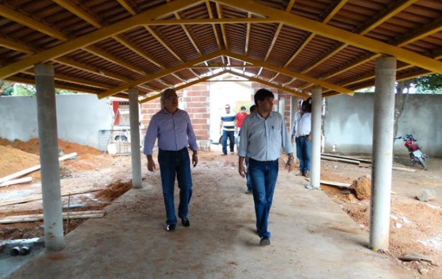 Prefeito visita obras de revitalização e ampliação