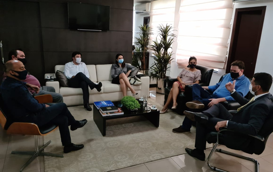 OAB e Sintet durante reunião.