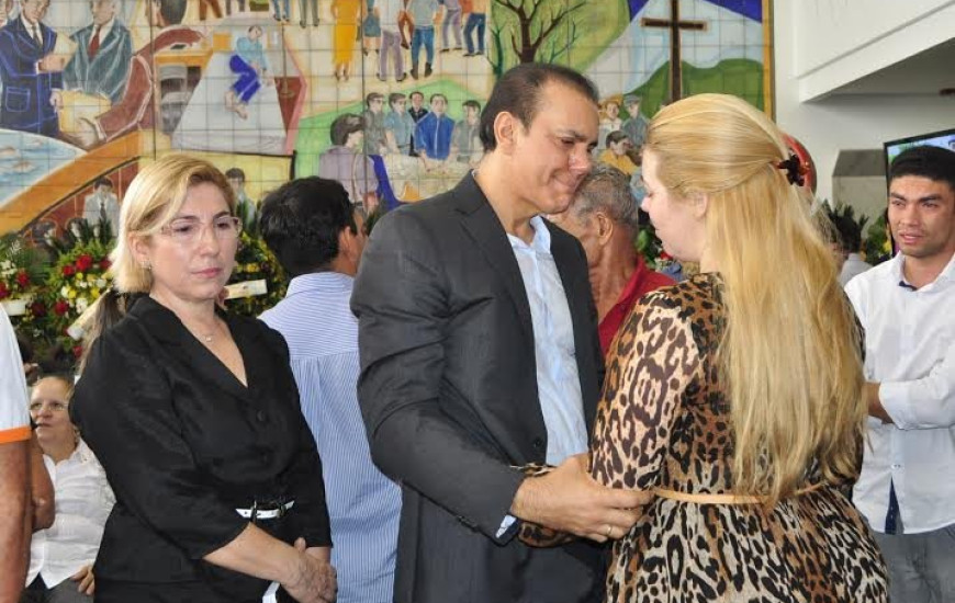 Ataídes cumprimenta Cítnhia