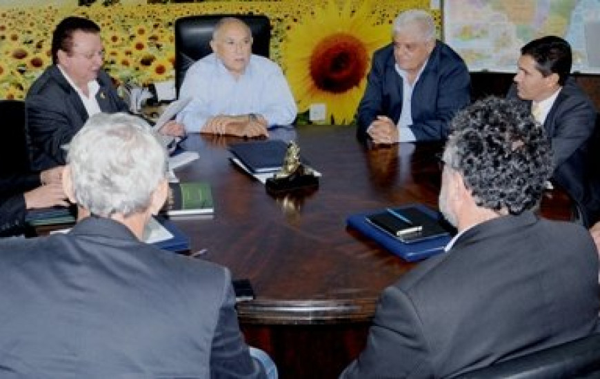 Boi e Belmiran tomam posse