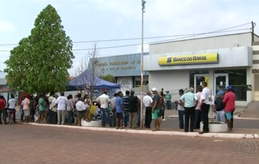 Moradores fizeram protesto por reabertura da agência