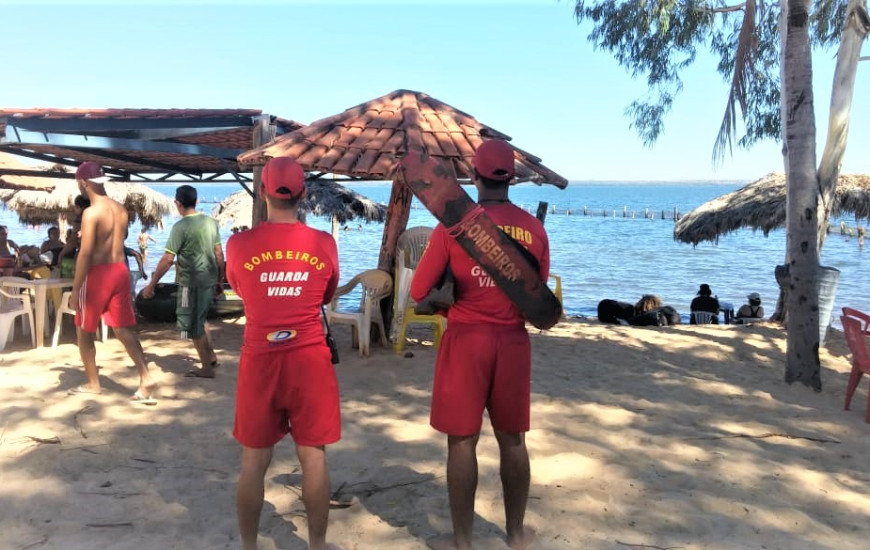 Dezenas de bombeiros militares estão nas praias do Tocantins.