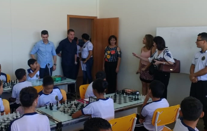 Representantes do Rio visitam ETI Almirante Tamandaré