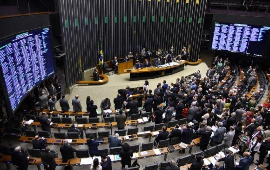 Deputados definem novo presidente hoje