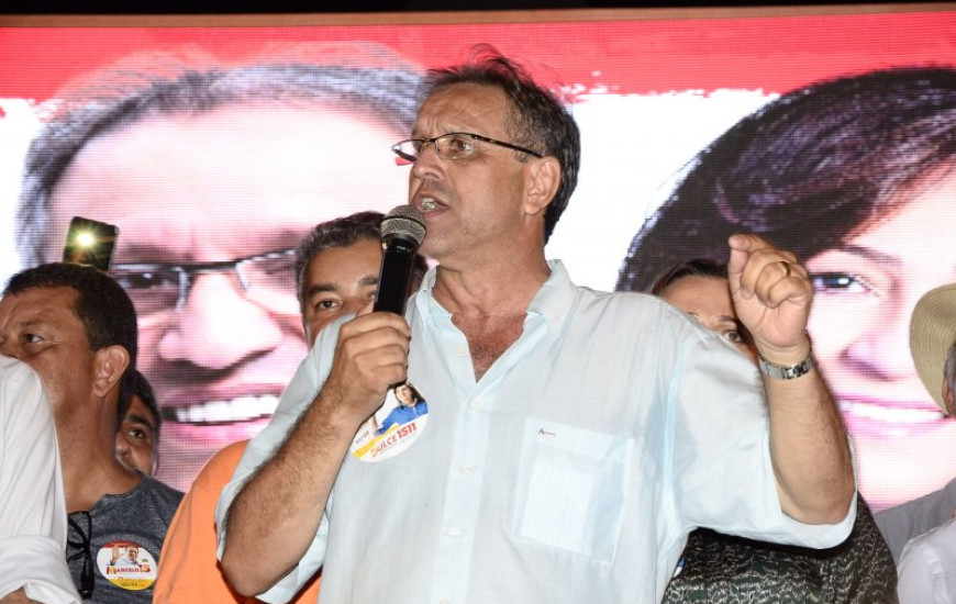 Marcelo Miranda em comício em Taquaralto