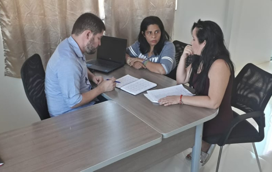 Com o prefeito, Ruth Almeida e Francielle Isecke