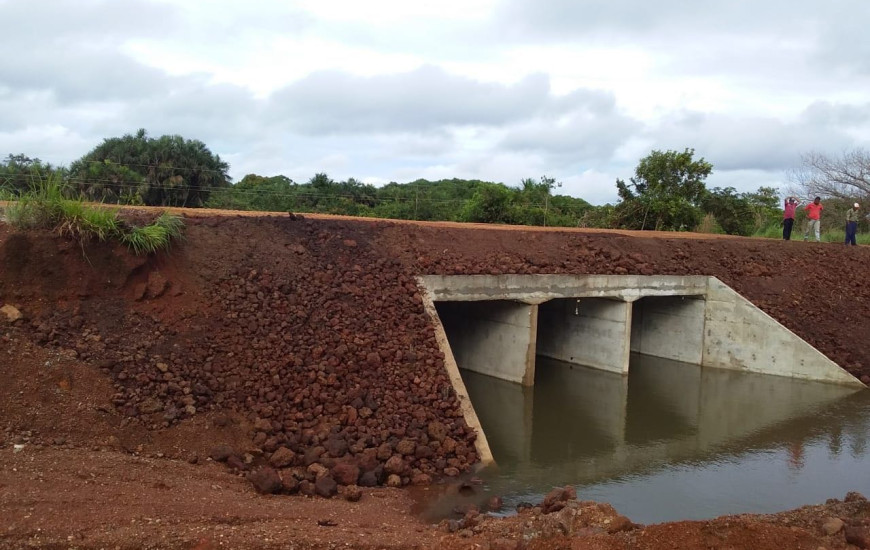 Trechos que desabaram após chuvas são reconstruídos