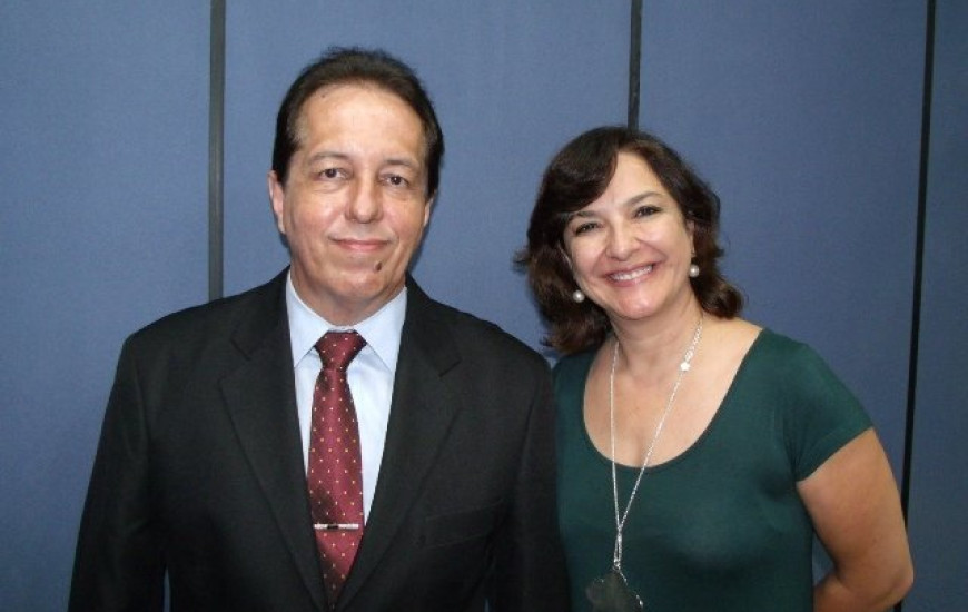 Delegada da ADESGTO, Valquiria Rezende, e Geldes R