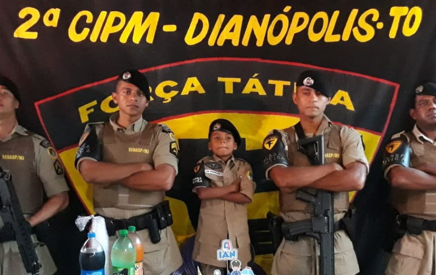 Yan Rodrigues, de 6 anos, teve seu sonho realizado por grupo de PM's