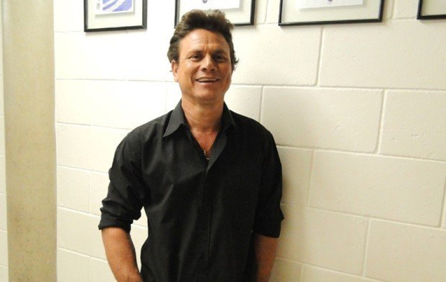 Anunciato imita o cantor sertanejo Leonardo