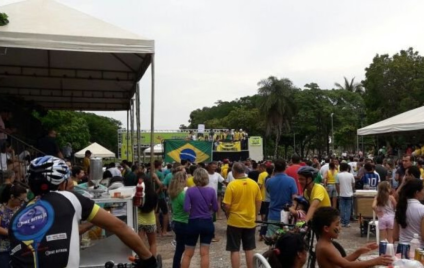 Manifestação reúne centenas de pessoas em Palmas