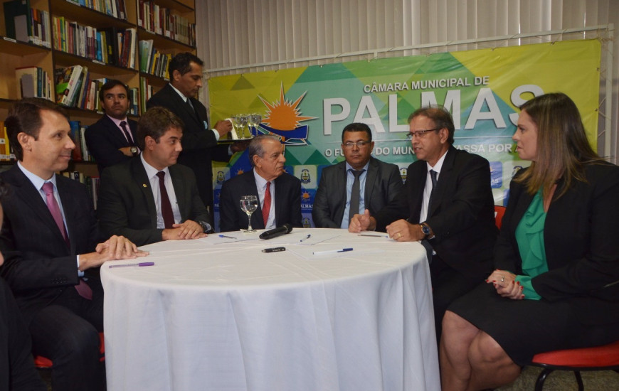 Prefeito de Goiás é homenageado pela Câmara