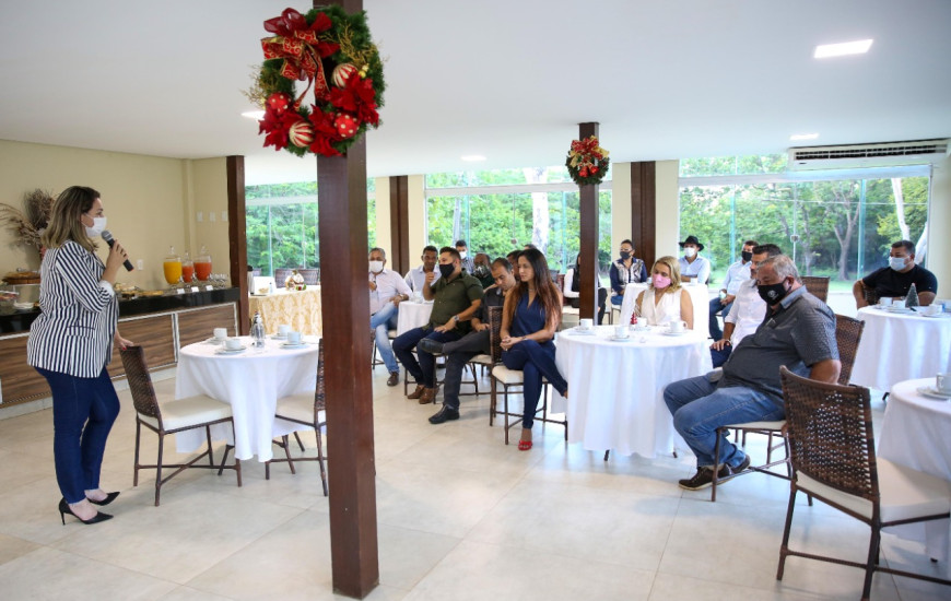 Cinthia parabenizou a campanha de cada um e disse que está aberta ao diálogo.