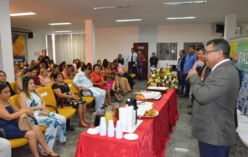 Vereadores fazem homenagem a servidoras da Casa
