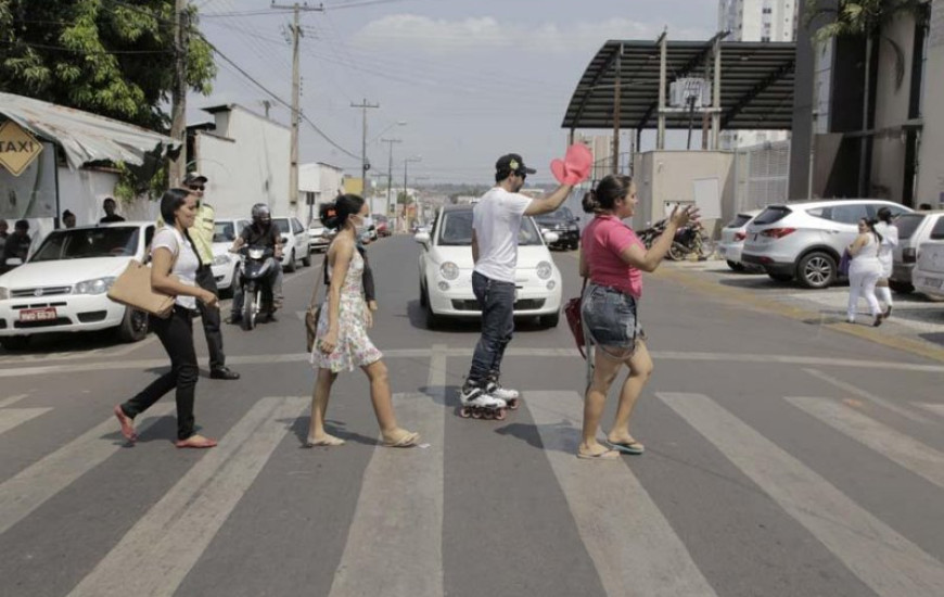 Ação é realizada nas faixas de pedestres