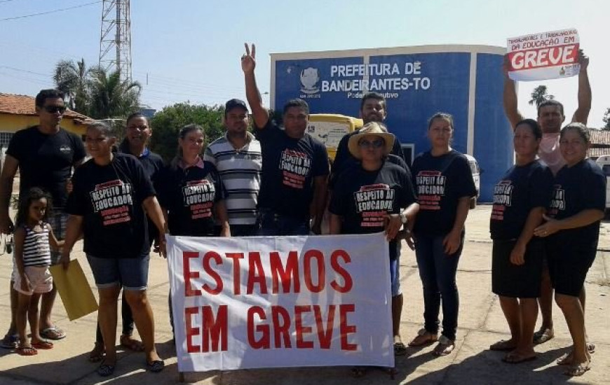 Servidores me greve em Bandeirante