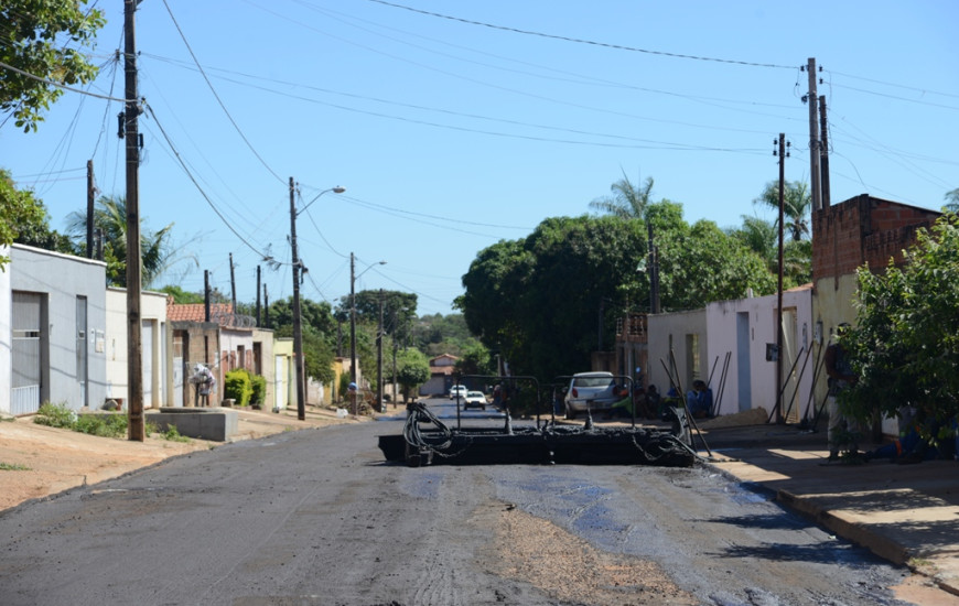 Entrada de vias são sinalizadas para alertar o impedimento de tráfego.