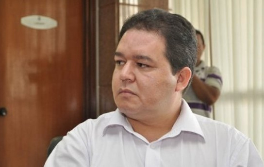 Cleiton Pinheiro: servidor endividado