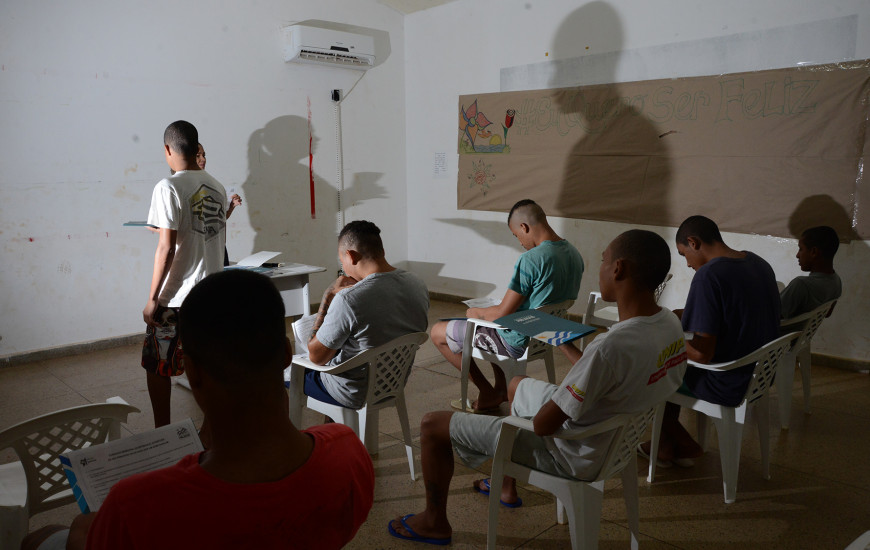 Os vinte alunos terão aulas teóricas e práticas