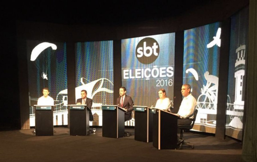 Candidatos se enfrentam em debate