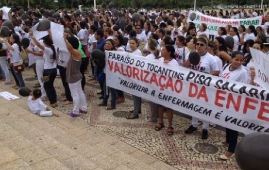 Enfermeiros fazem manifestação