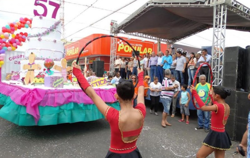 Desfile marca os 57 anos da cidade