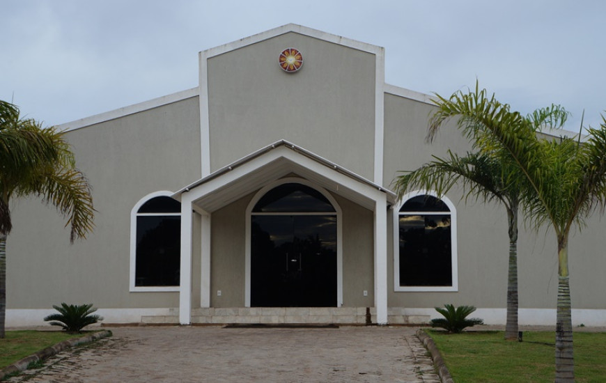 Missas são preparadas pela comunidade católica em igrejas e paróquias