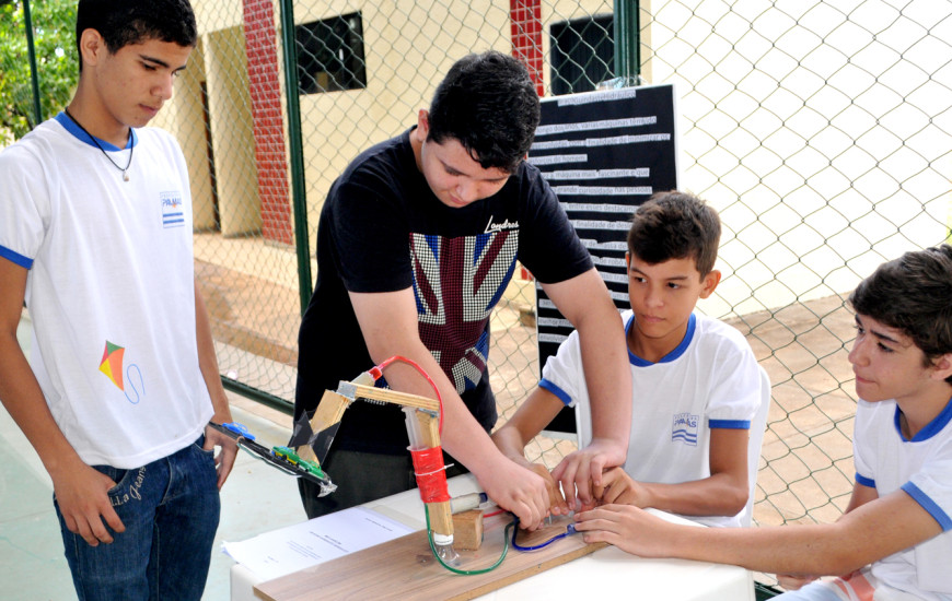 Estudantes, professores e convidados participam da Fecit