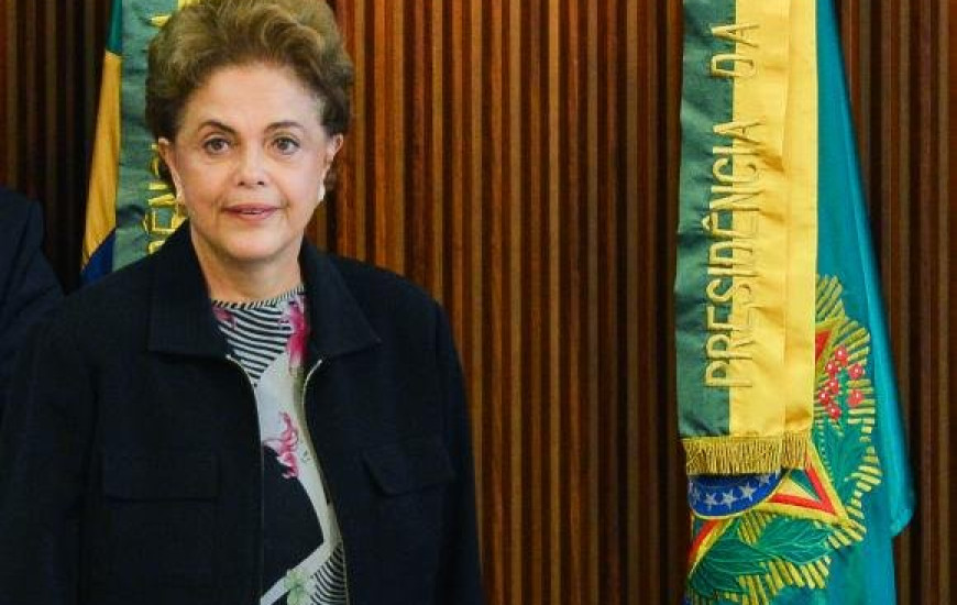 Presidente avisa que não deixará cargo