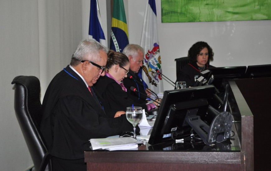 Presidente encerrou sessão em menos de 5 minutos