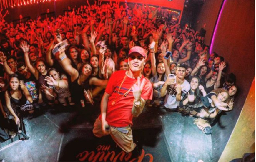 Kevinho se apresenta em praia do Tocantins