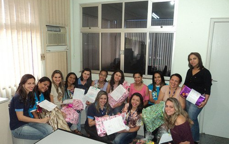 Colaboradores doam brinquedos