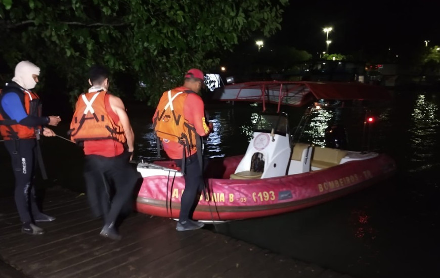 Bombeiros fizeram buscas no lago de Palmas