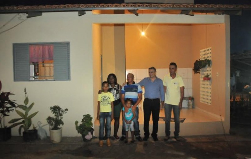 Moradias são entregues às famílias